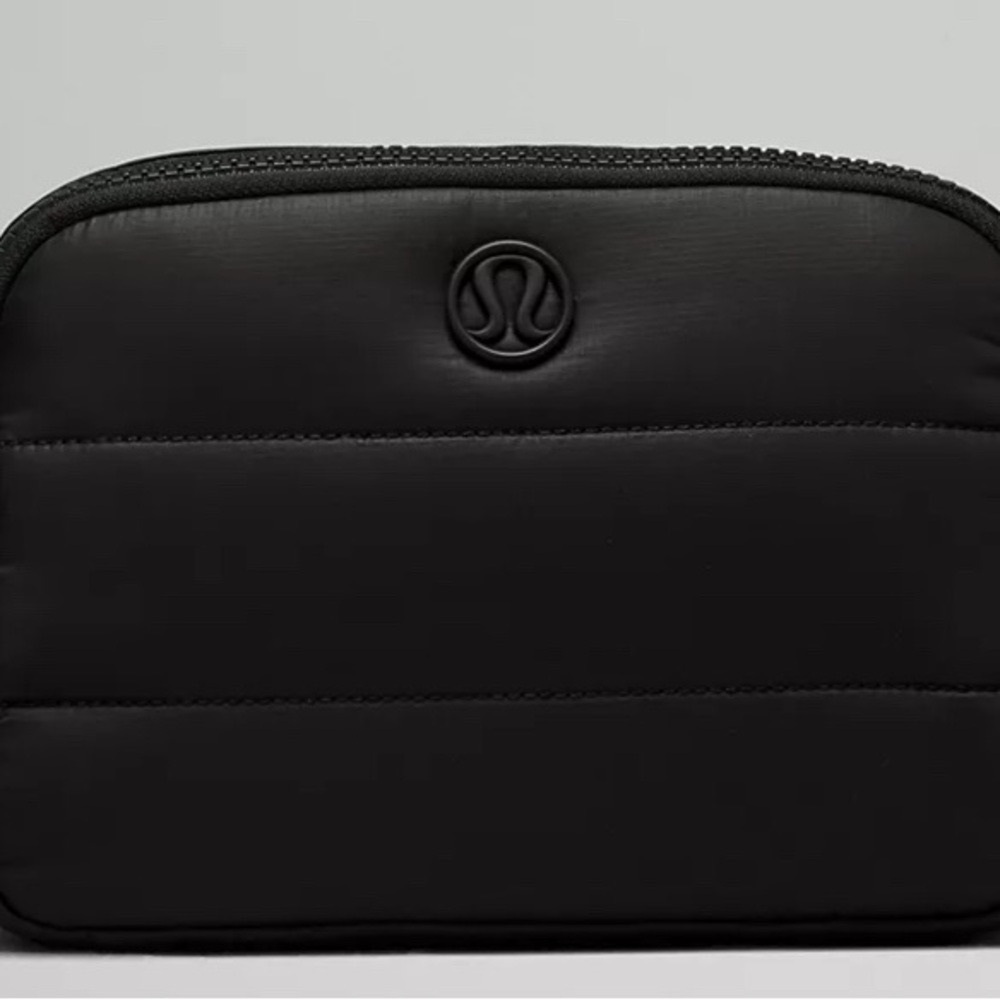 Lululemon Everywhere Belt Bag Large 2L
Wunder Puff